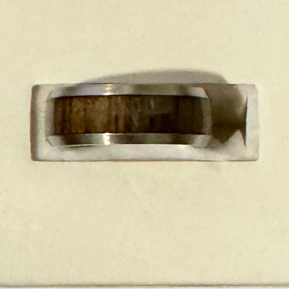 NWT BP “The Classic” Men’s Titanium and Whiskey Barrel Wood Ring SZ 8 - Picture 6 of 7